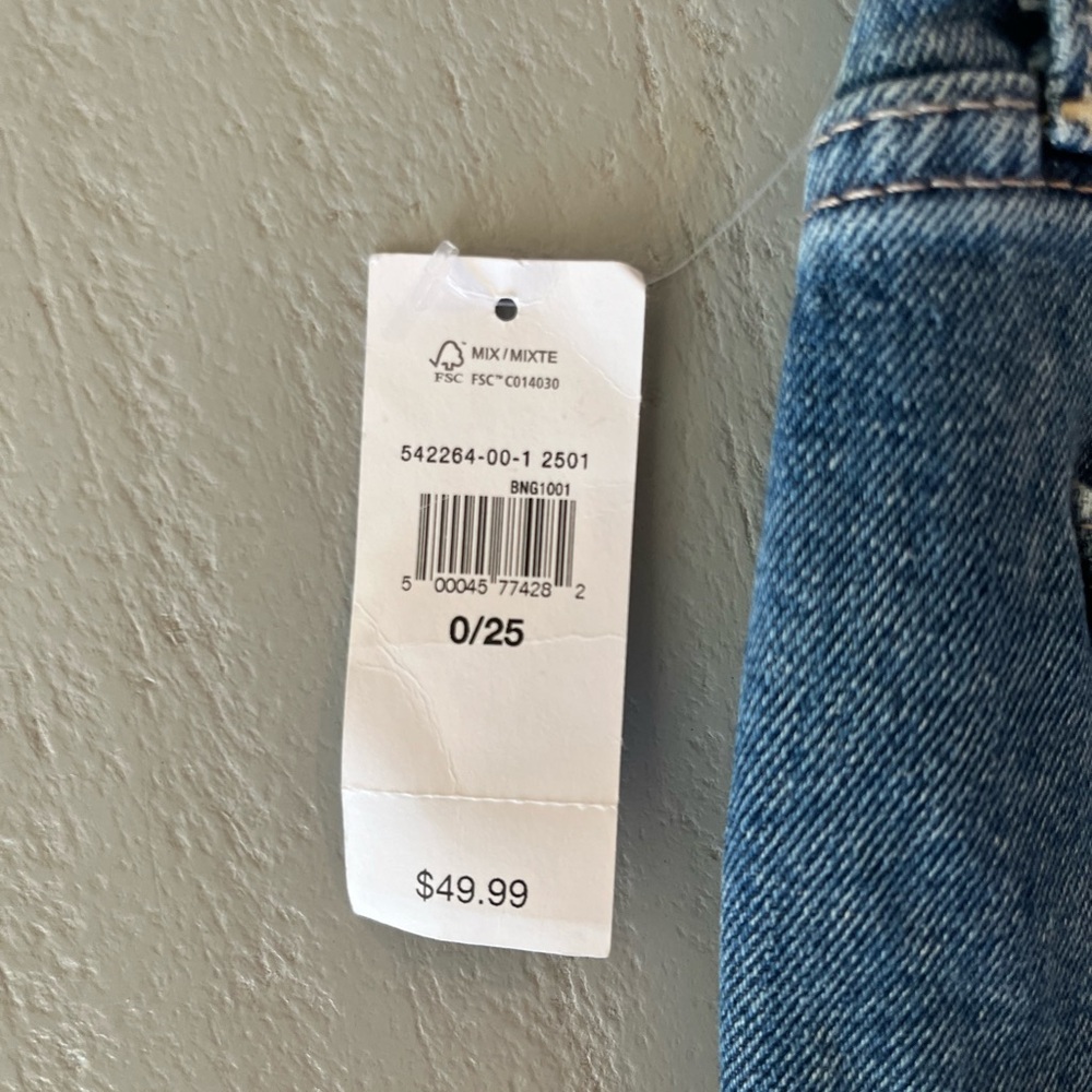NWT GAP 5” Mid Rise Denim Shorts Rolled Hem Medium Wash 0/25 - Picture 5 of 7